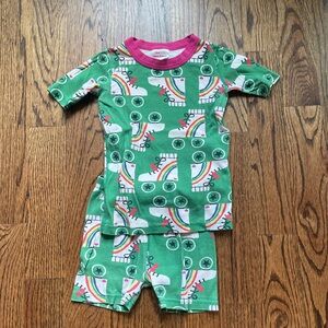 Hanna Andersson Playful Green Pajama Set with Llamas